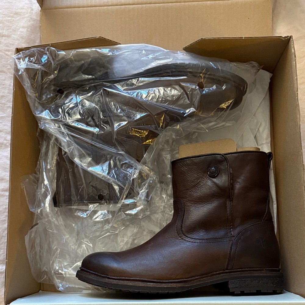 Frye Women’s Mara Short Button Brown Leather Boots with shearling size 7.5
